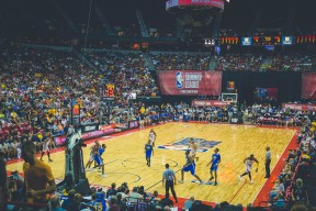 史密斯决赛冲刺惊艳全场，史密斯比赛视频