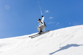 《英雄联盟》新版本上线平衡改动引发讨论，英雄联盟英雄平衡