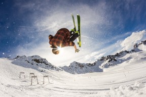 俱乐部宣布升级球队青训体系，注重系统培养，俱乐部青训条件